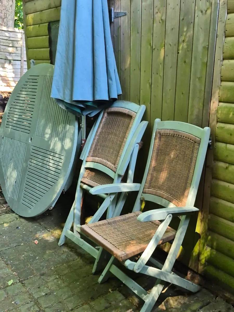 Beautiful wooden table and 6 chairs - Image 2