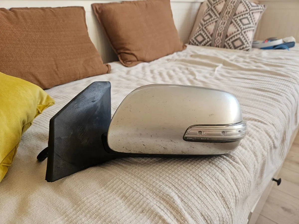 Toyota avensis left mirror - Image 3
