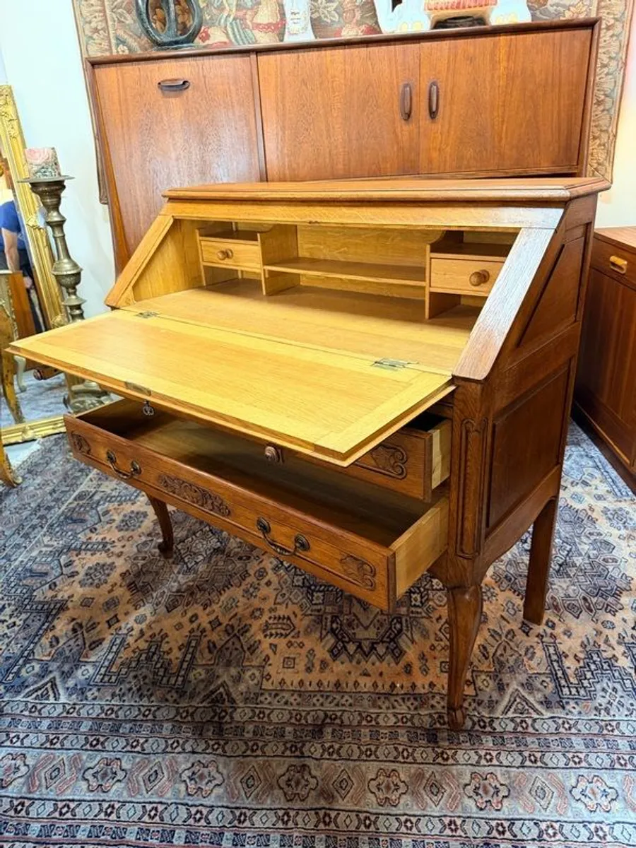 Elegant Vintage Oak Ladies Writing Bureau or Desk - Image 2