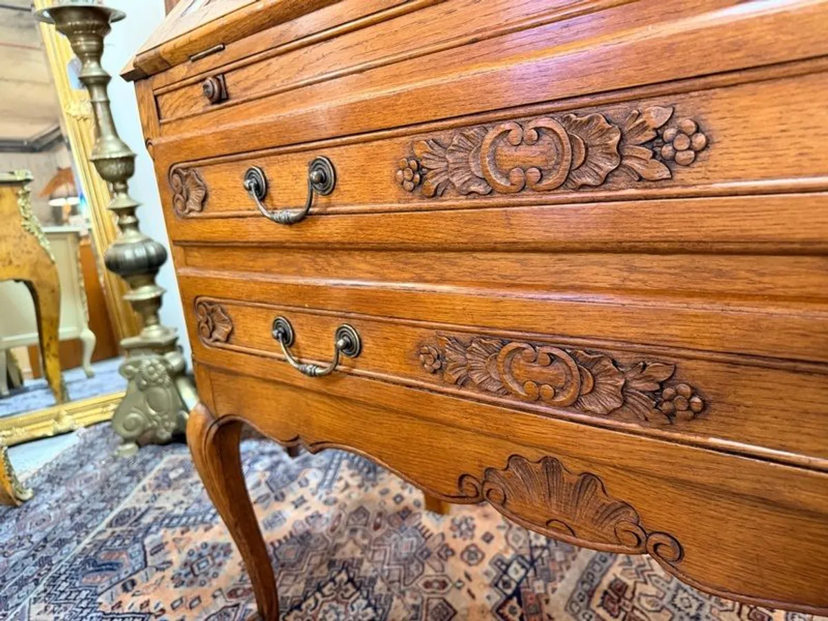 Elegant Vintage Oak Ladies Writing Bureau or Desk - Image 4