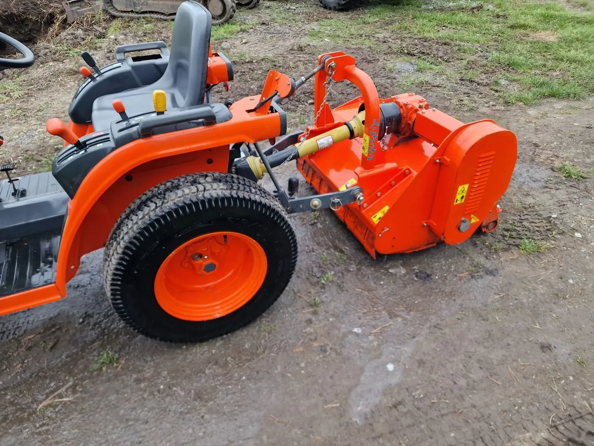 Kubota Compact Tractor low 200 hours with flail - Image 4