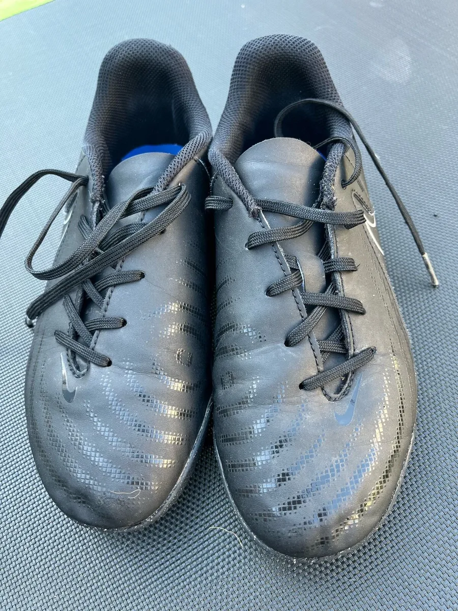 Astro Football boots Nike Size 4 - Image 2