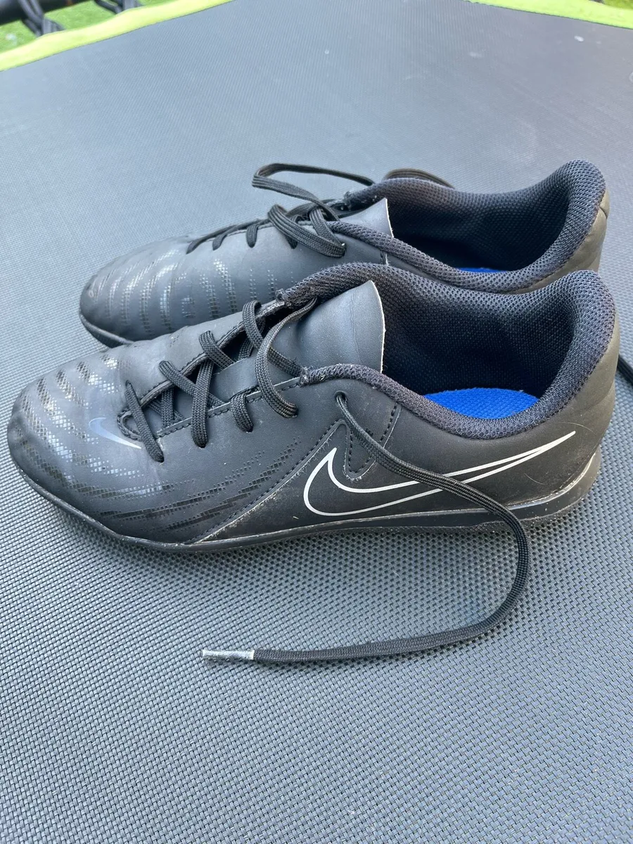 Astro Football boots Nike Size 4 - Image 3