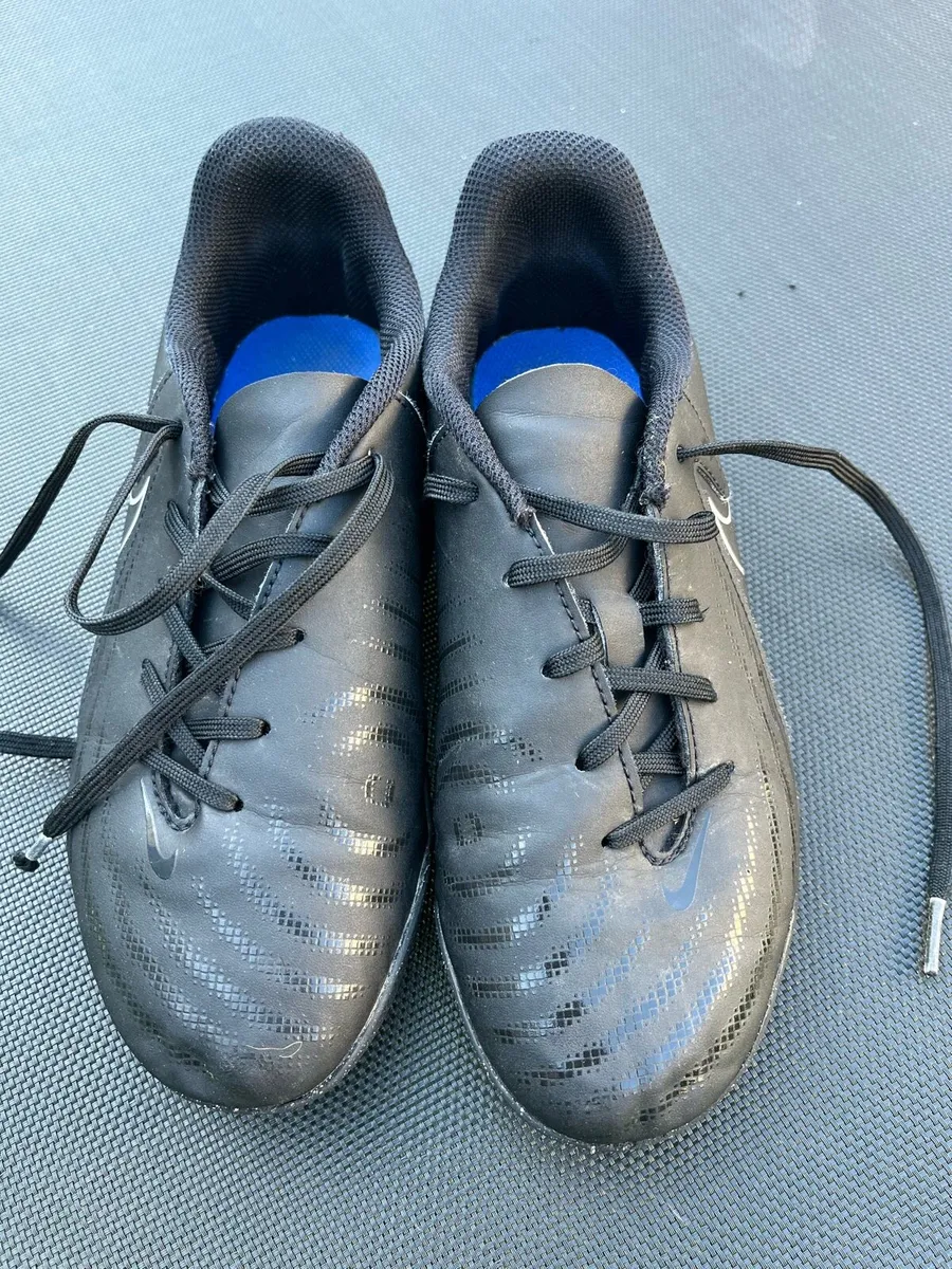 Astro Football boots Nike Size 4 - Image 4