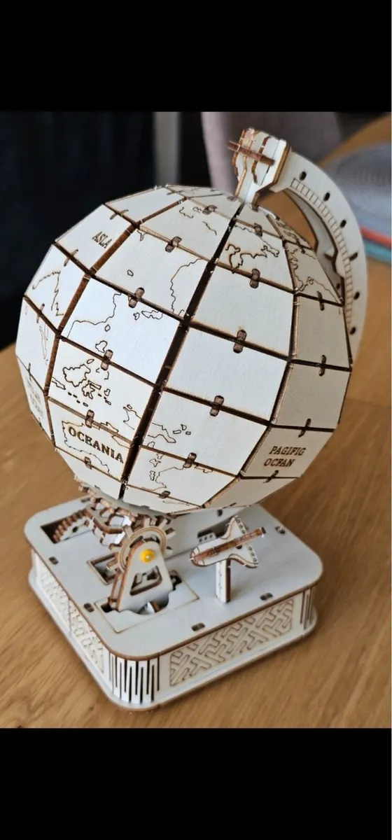 Quirky, fun, wooden wood world globe - Image 4