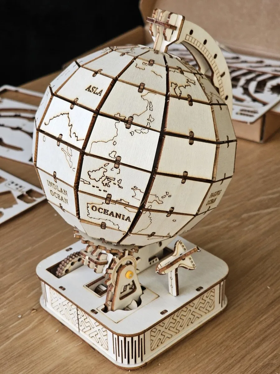 Quirky, fun, wooden wood world globe - Image 1