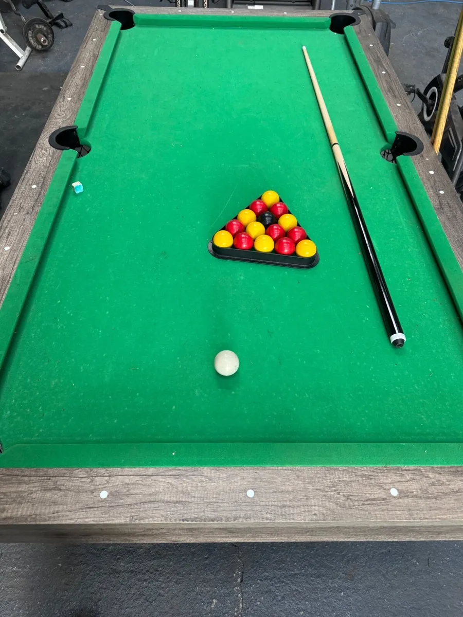 Pool table - Image 1