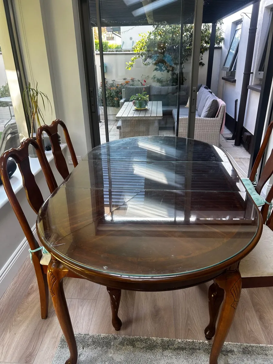 Dining room table and chairs - Image 1