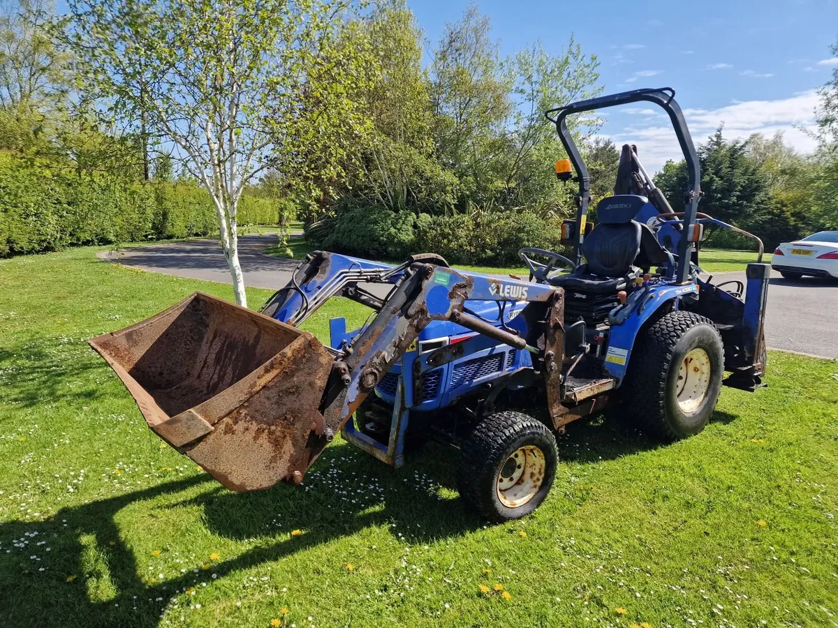 Iseki 34hp Compact Tractor with Backhoe Loader - Image 3