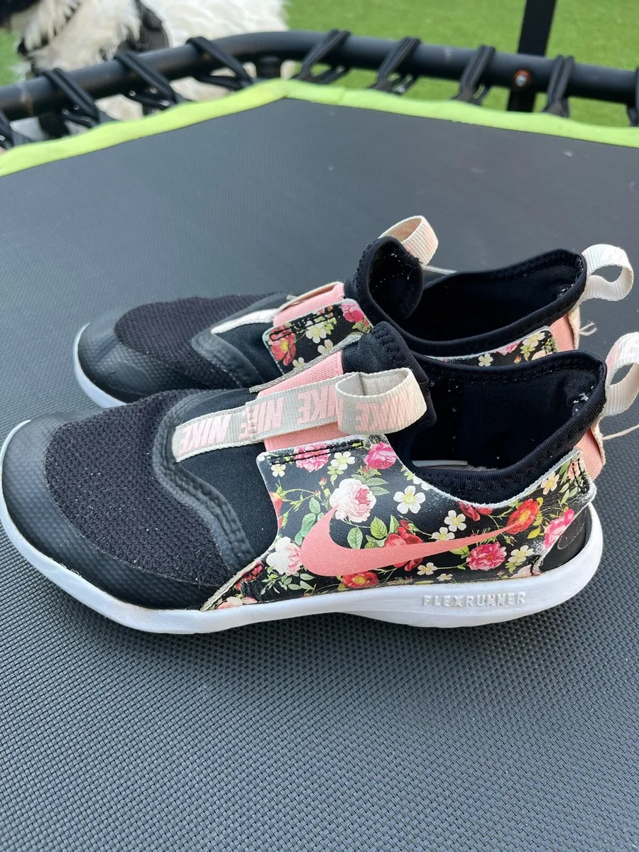 Nike FlexRunner Size 2.5 - Image 1