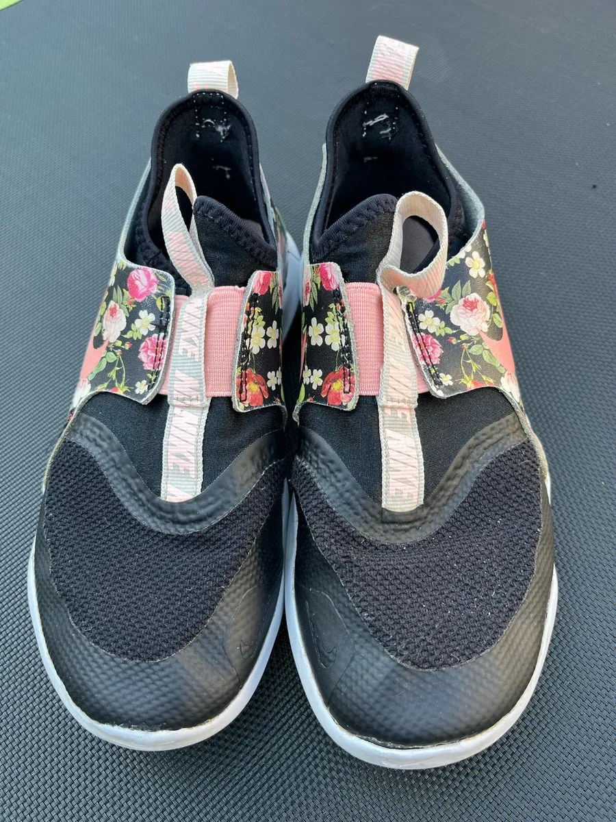 Nike FlexRunner Size 2.5 - Image 2