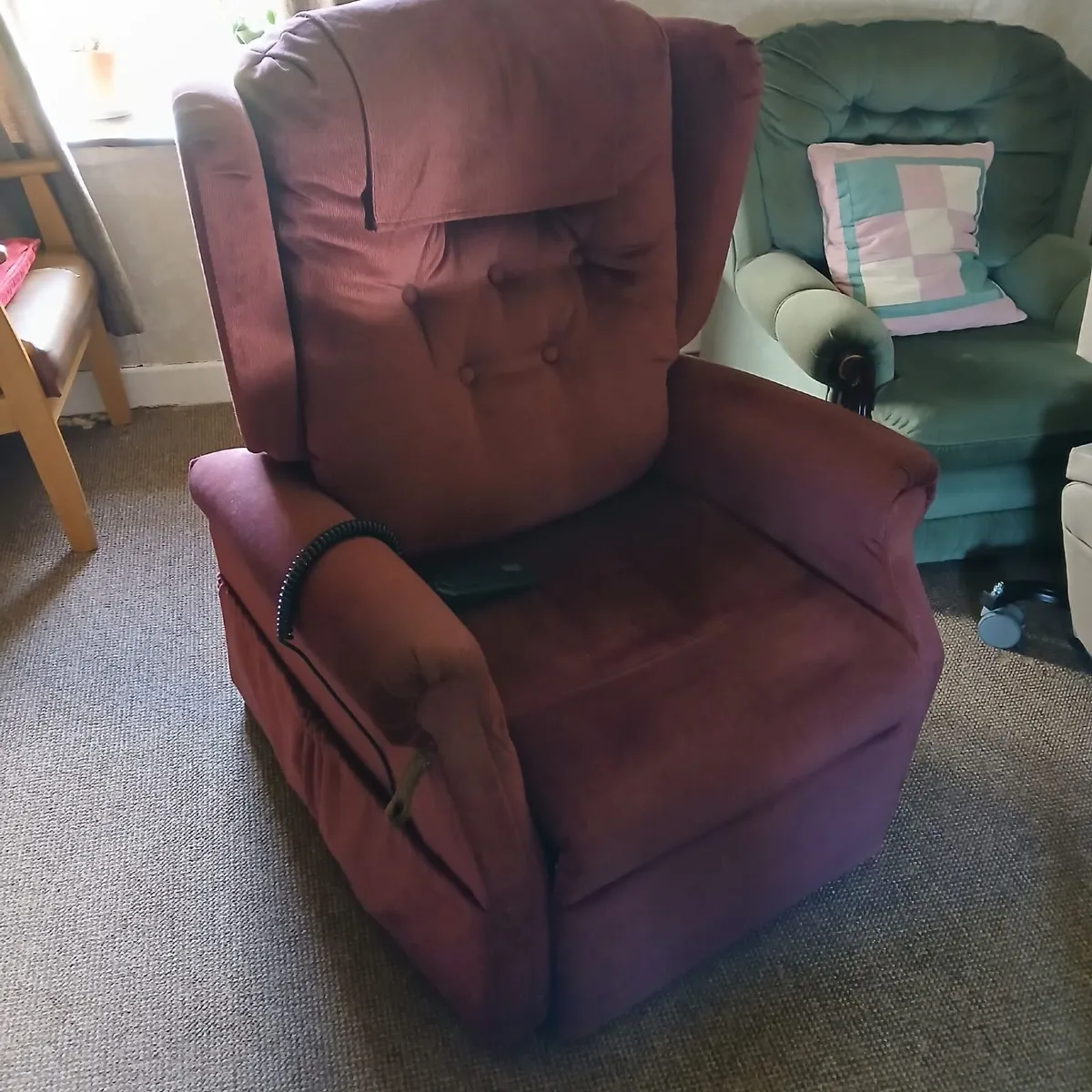 Recliner/ rise and lift chair - Image 1
