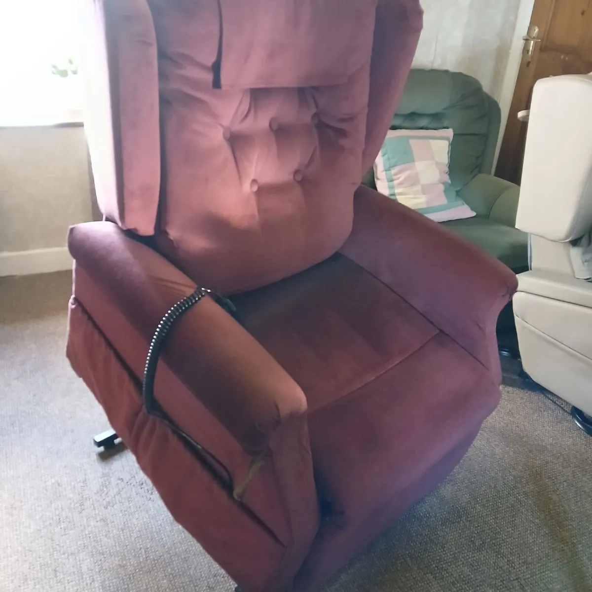 Recliner/ rise and lift chair - Image 2