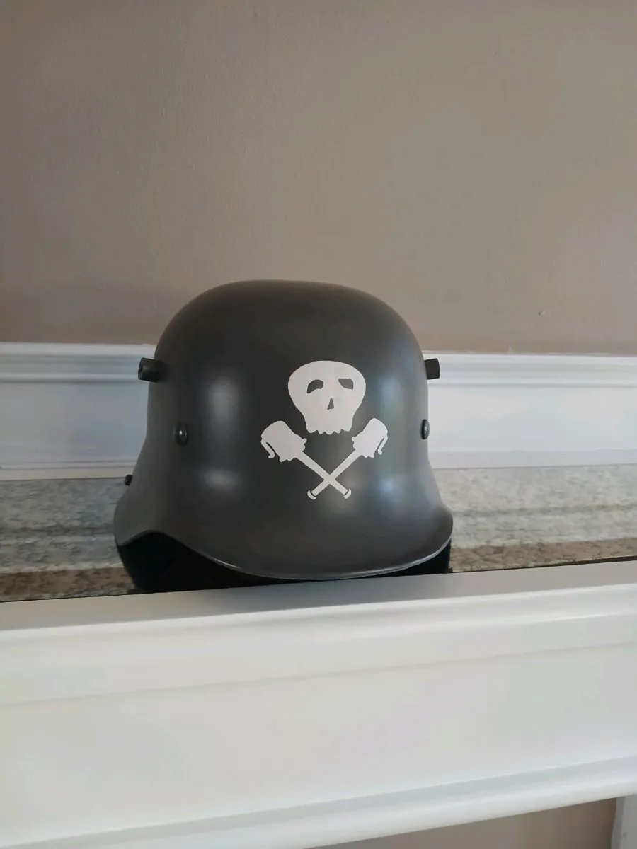 Military helmets - Image 2