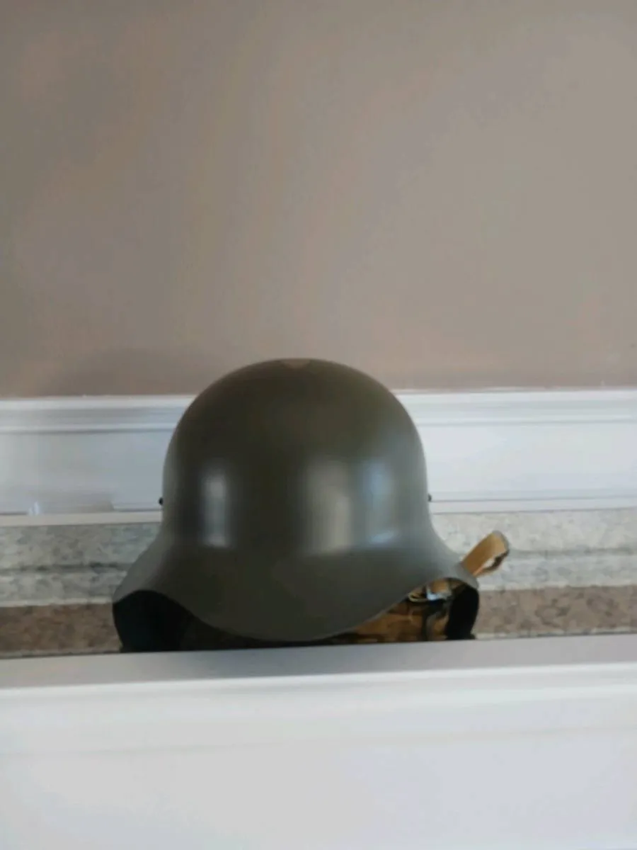 Military helmets - Image 4