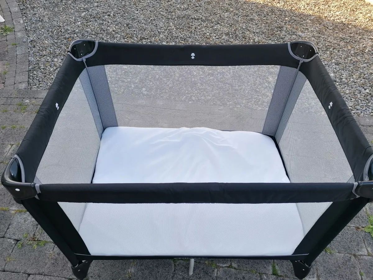 GRACO TRAVEL COT -WITH MATRESS - Image 3