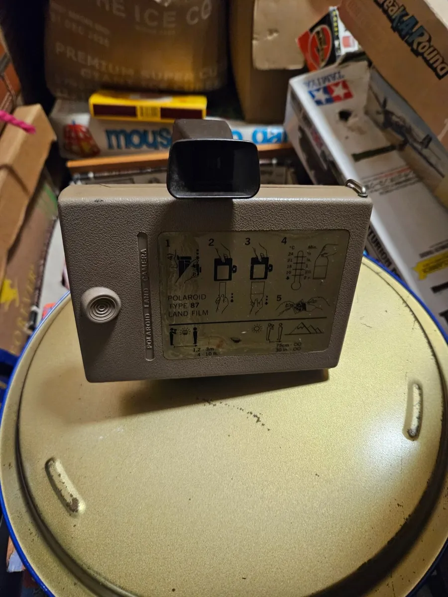 Vintage Polaroid Camera - Image 2