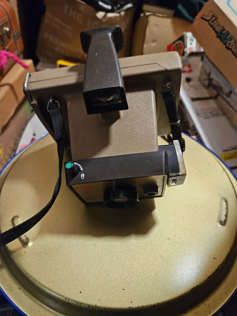 Vintage Polaroid Camera - Image 3