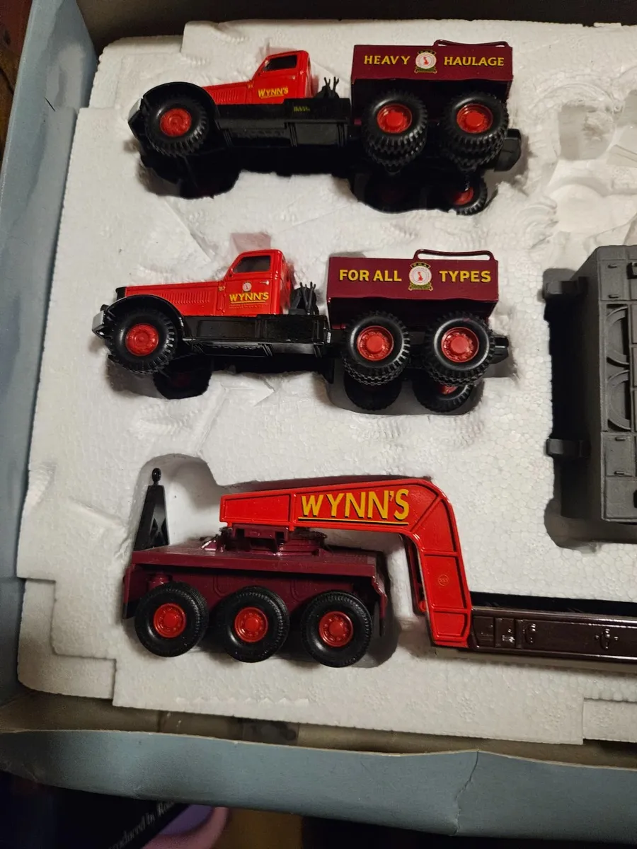 Corgi Diamond T Wynns Transport Heavy Haulage - Image 2