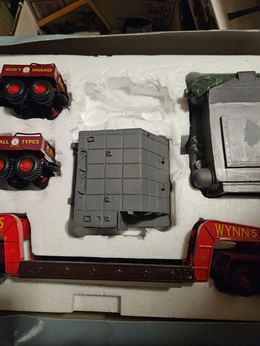 Corgi Diamond T Wynns Transport Heavy Haulage - Image 4