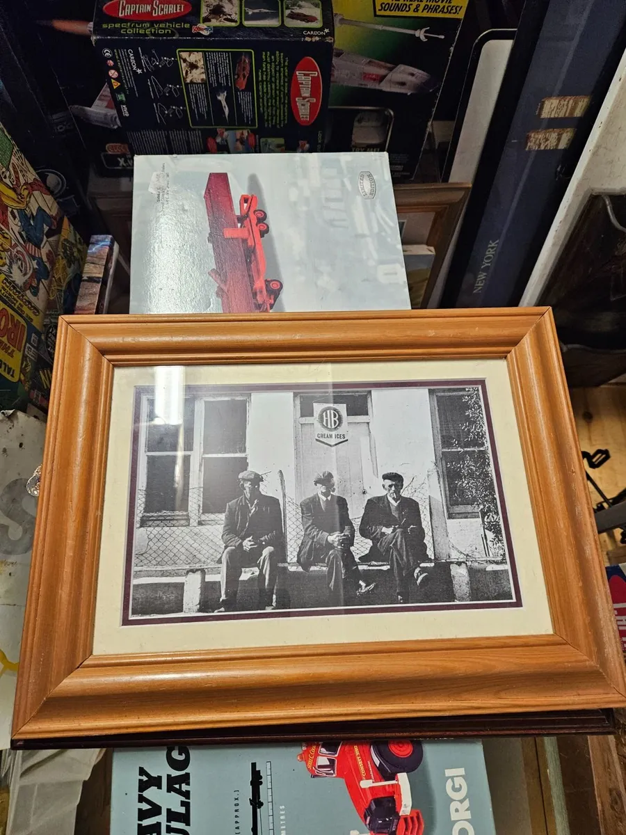 Picture Print Having a Chat - Image 1