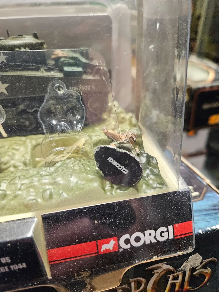 Corgi American WW2 Sherman Tank Skirmish - Image 3