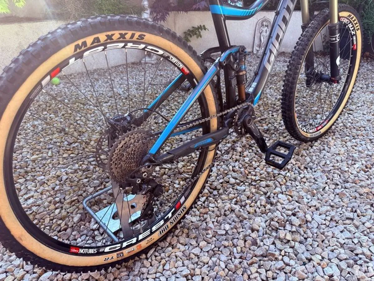 mountain bike Giant Trance 27.5 Full Suspension Trail Bike High Spec Upgrades size medium excellent condition - Image 4