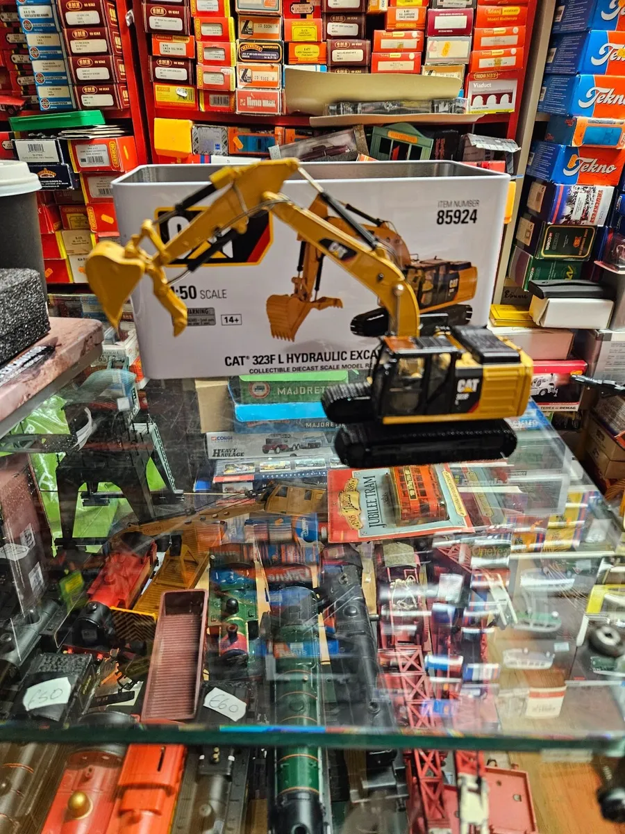 Corgi Diecast Master Caterpillar Excavator 1.50 - Image 2