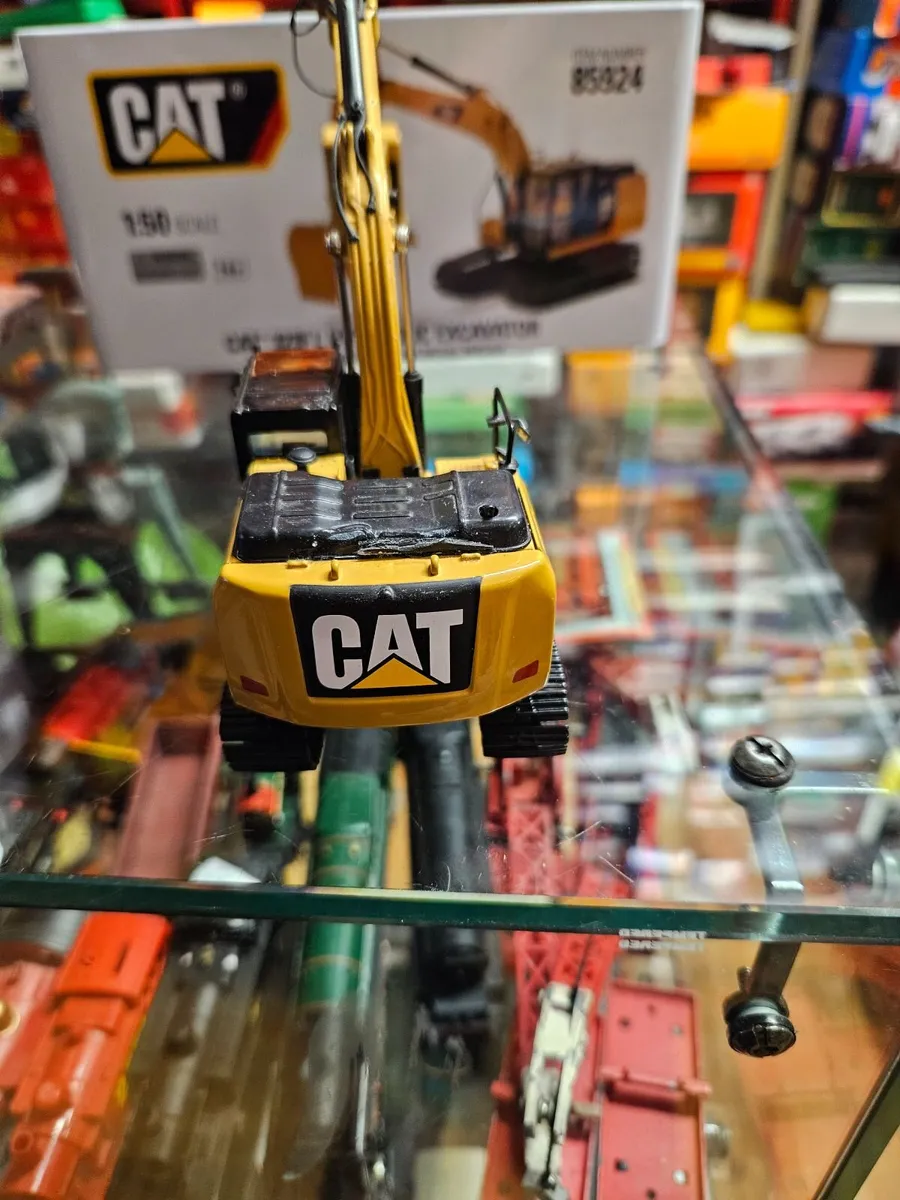 Corgi Diecast Master Caterpillar Excavator 1.50 - Image 4