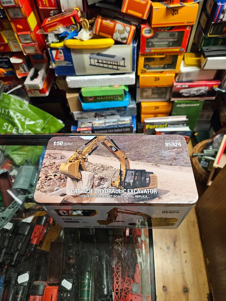 Corgi Diecast Master Caterpillar Excavator 1.50 - Image 1