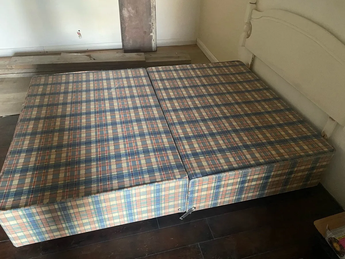 Double bed - Image 1