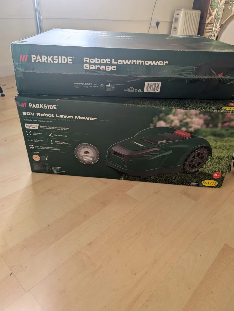 Robot lawnmower and shelter - Image 1