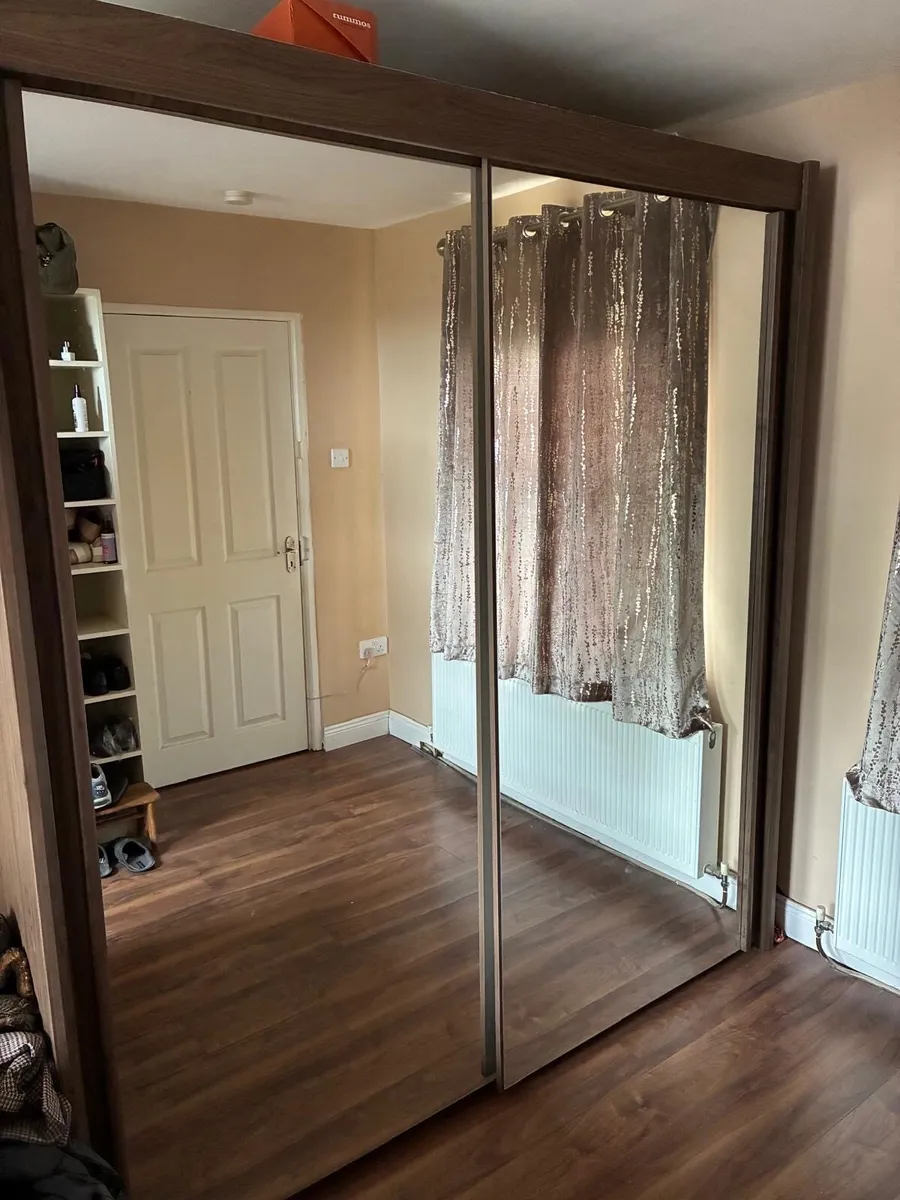 Slide robes - Image 1