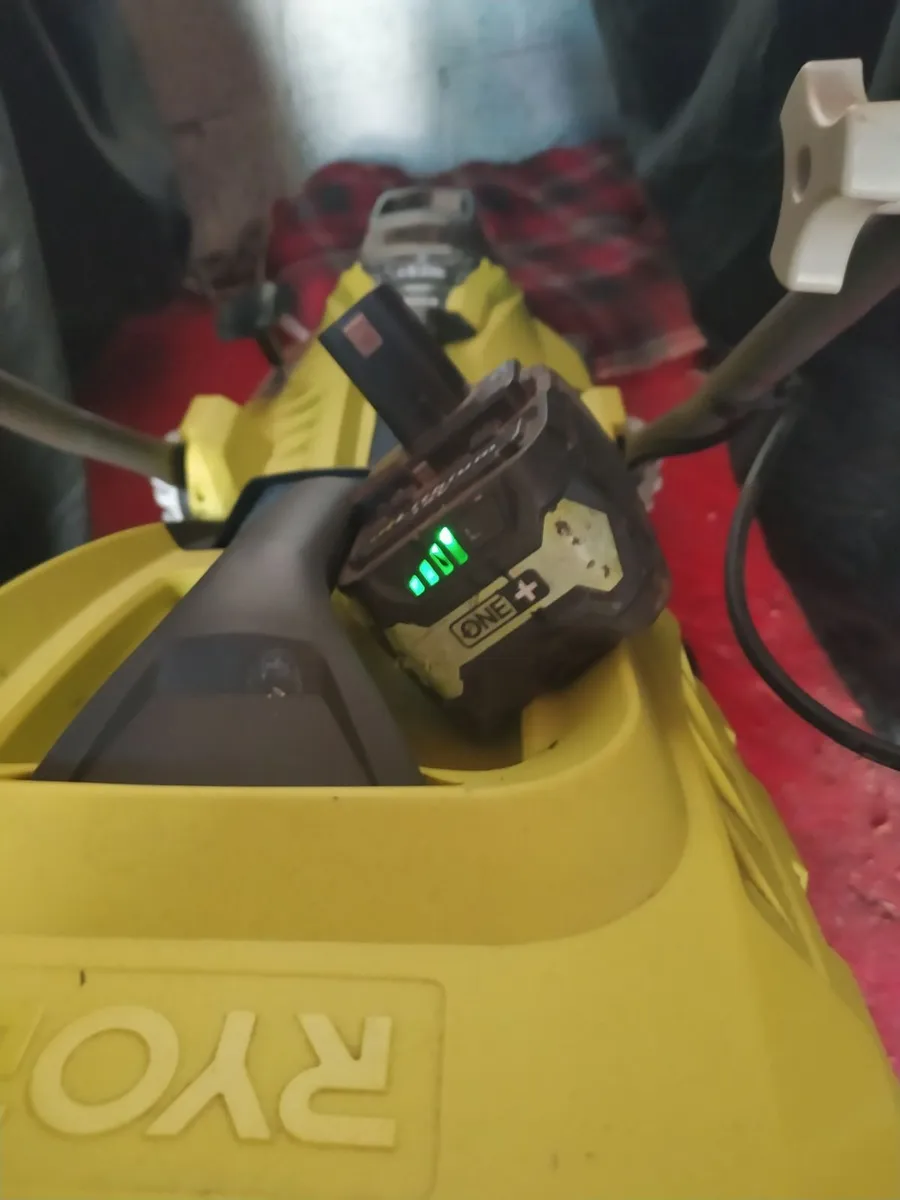 RYOBI 18V BATTERY LAWNMOWER - Image 2