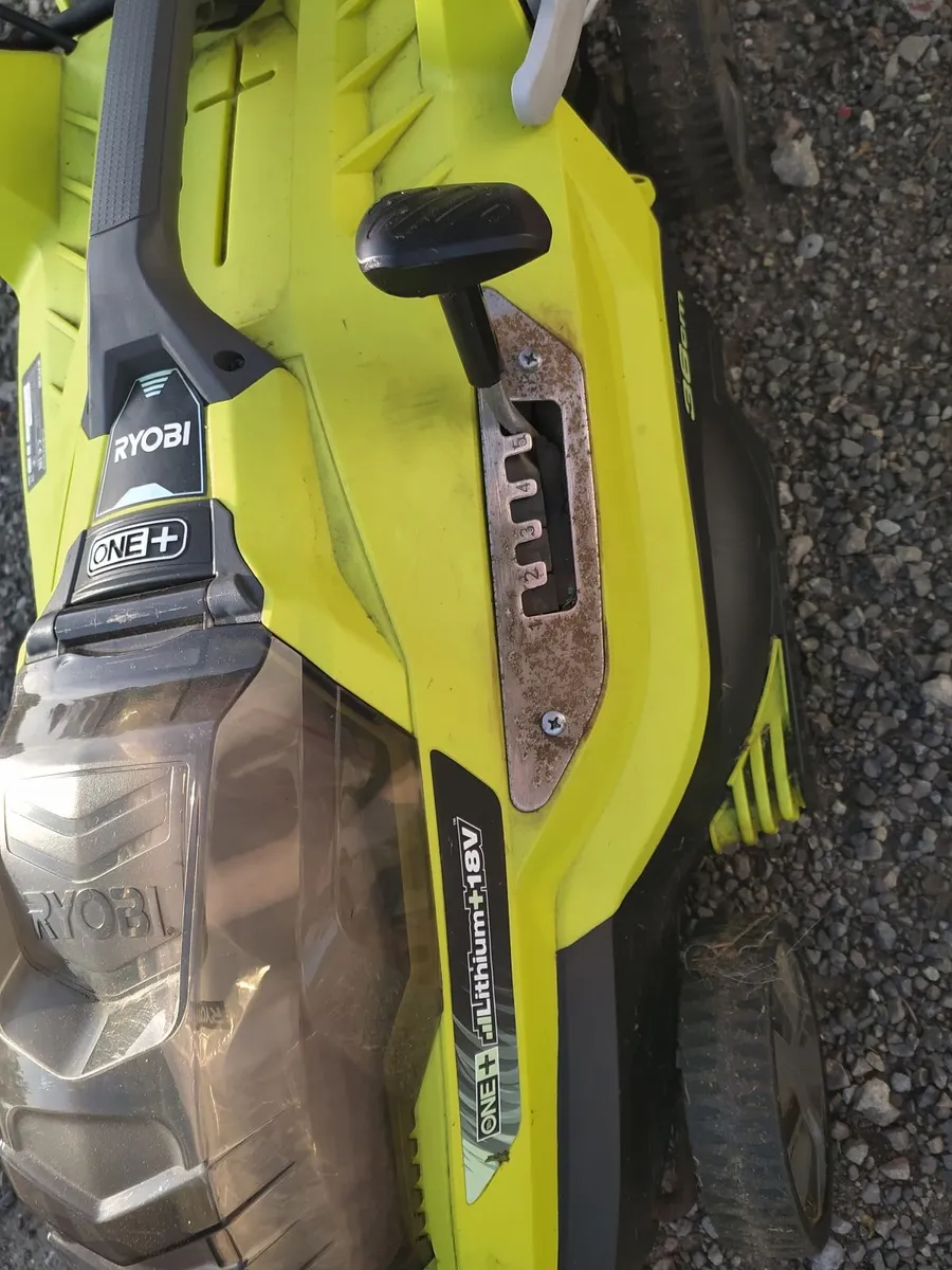 RYOBI 18V BATTERY LAWNMOWER - Image 4