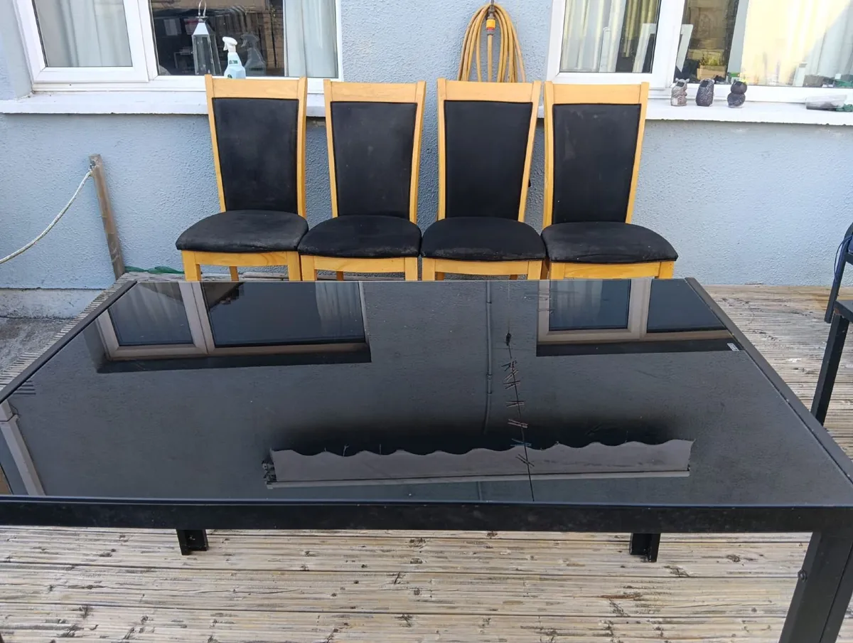 Table and 4 chairs - Image 3