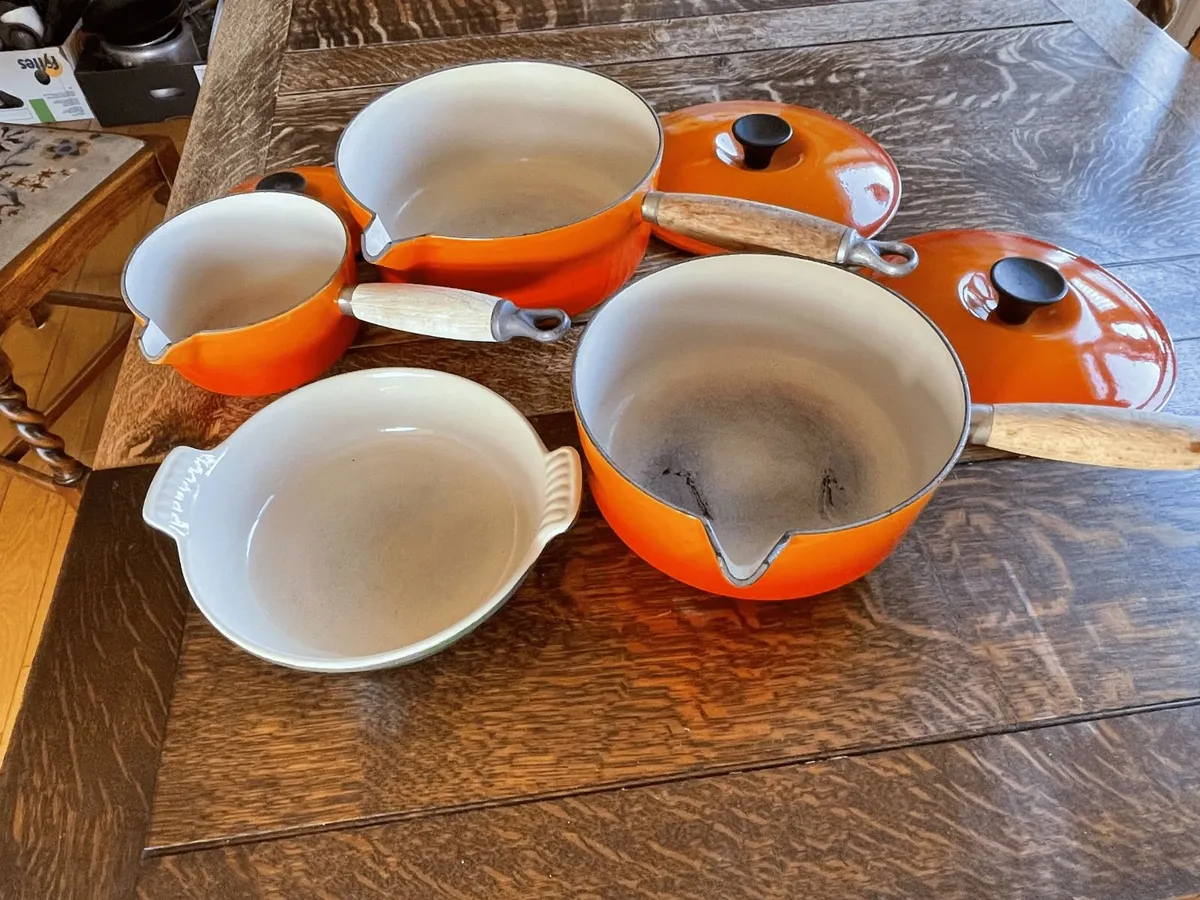 Vintage 'Le Creuset" saucepan set and pie dish - Image 2