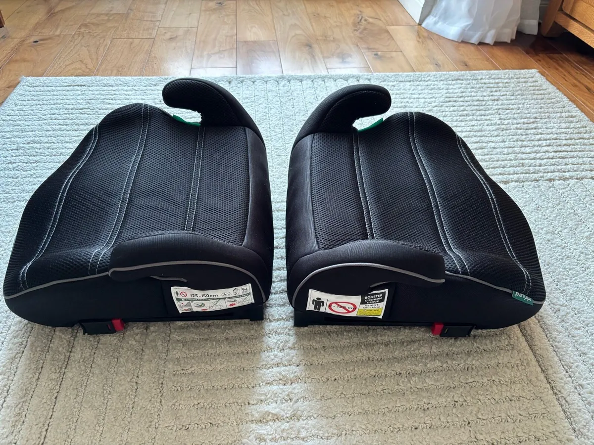 Booster seats - Image 1