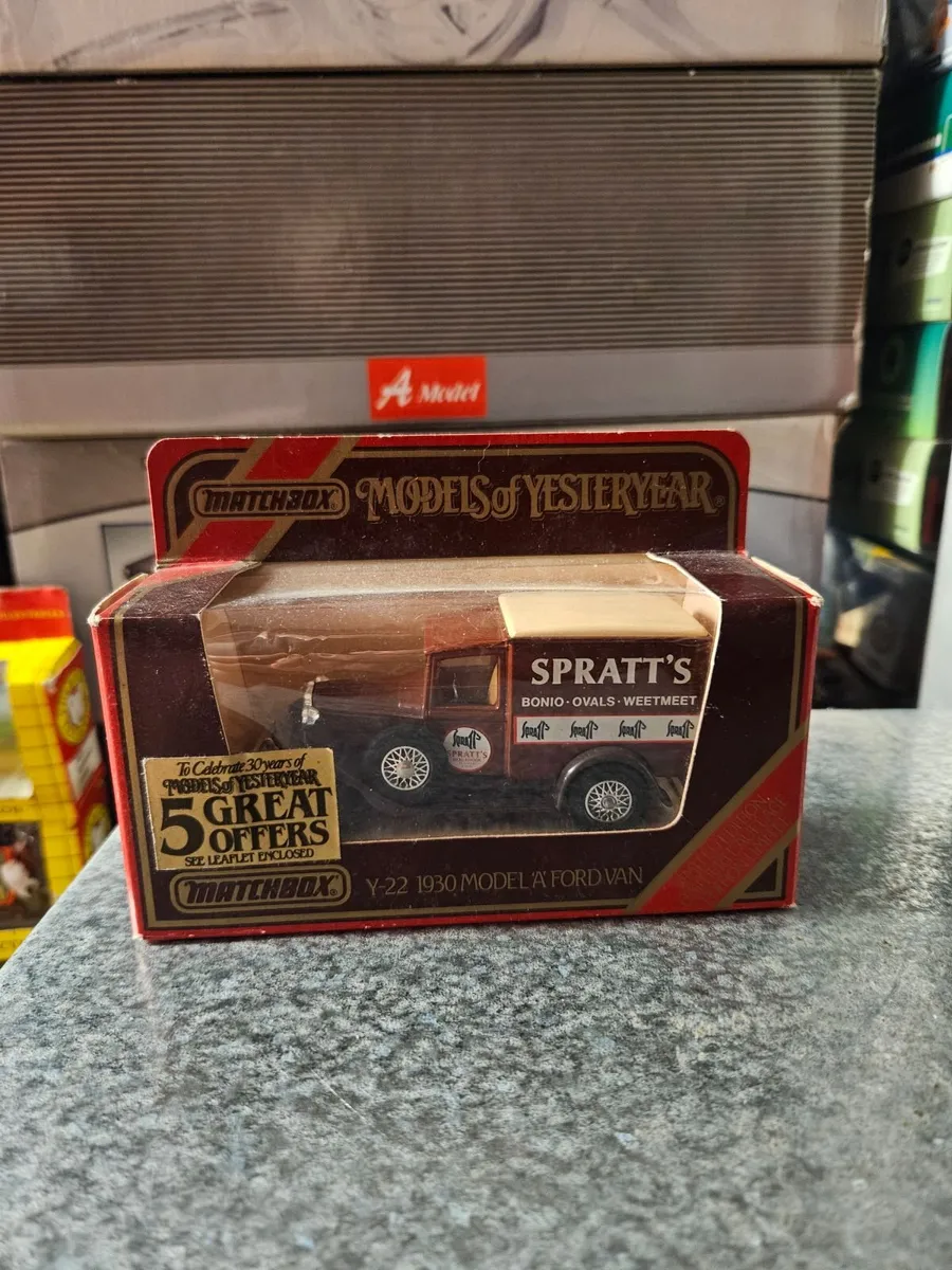 Matchbox Yesteryear Spratts Van - Image 1