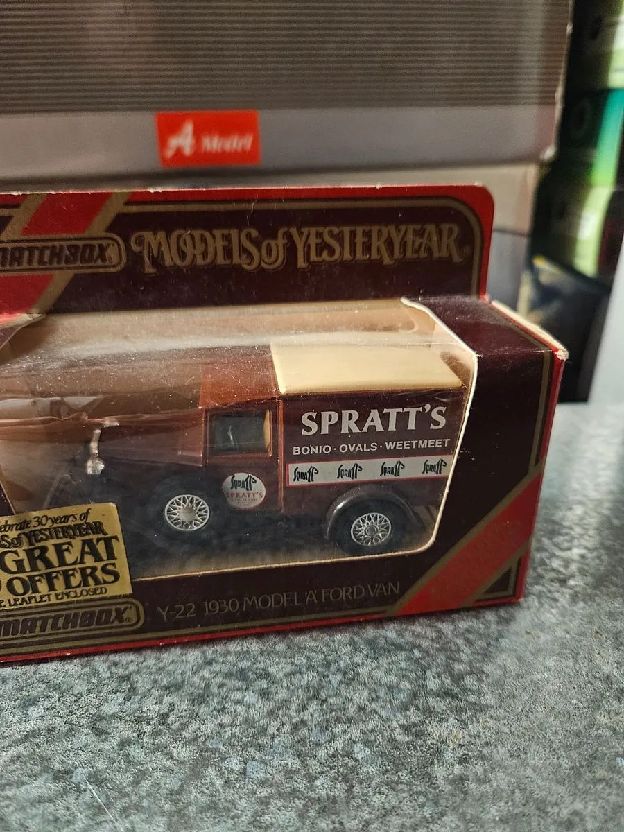 Matchbox Yesteryear Spratts Van - Image 2