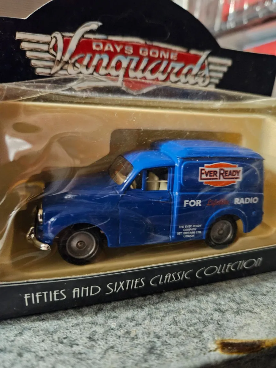 Corgi Vanguards Morris Minor Ever Ready Van - Image 2