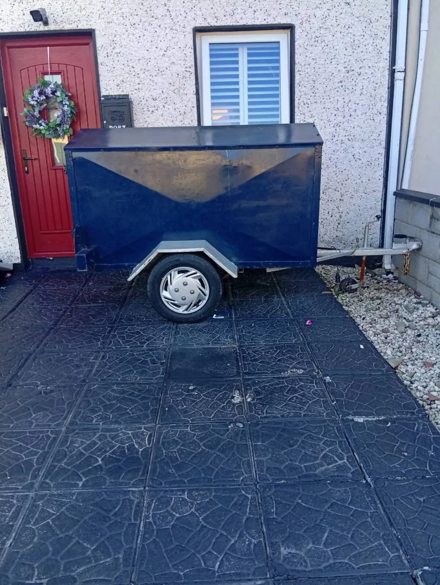 Small trailer - Image 1
