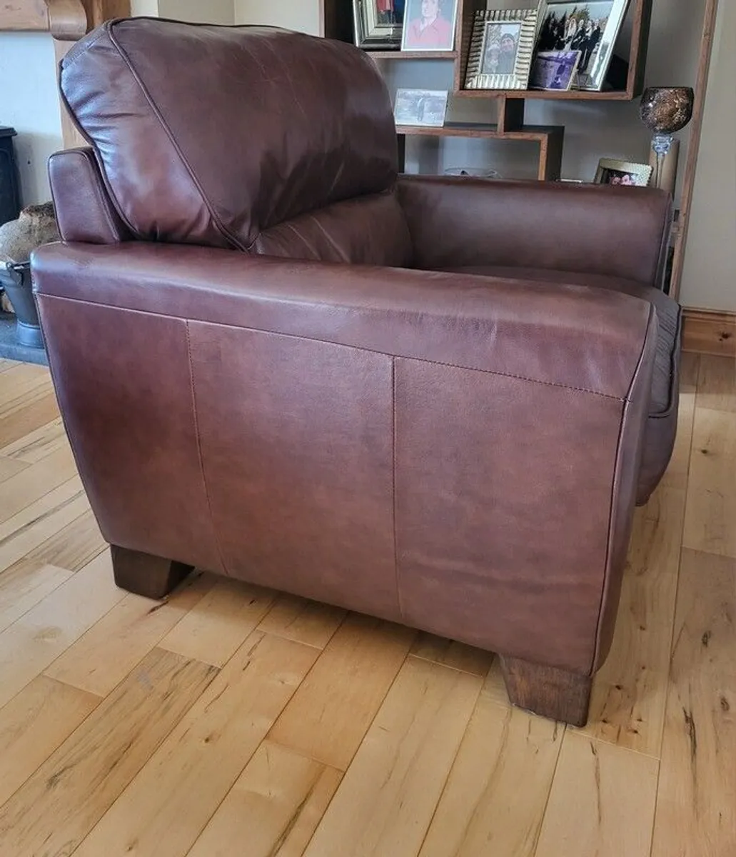 Brown leather armchairs - Image 4