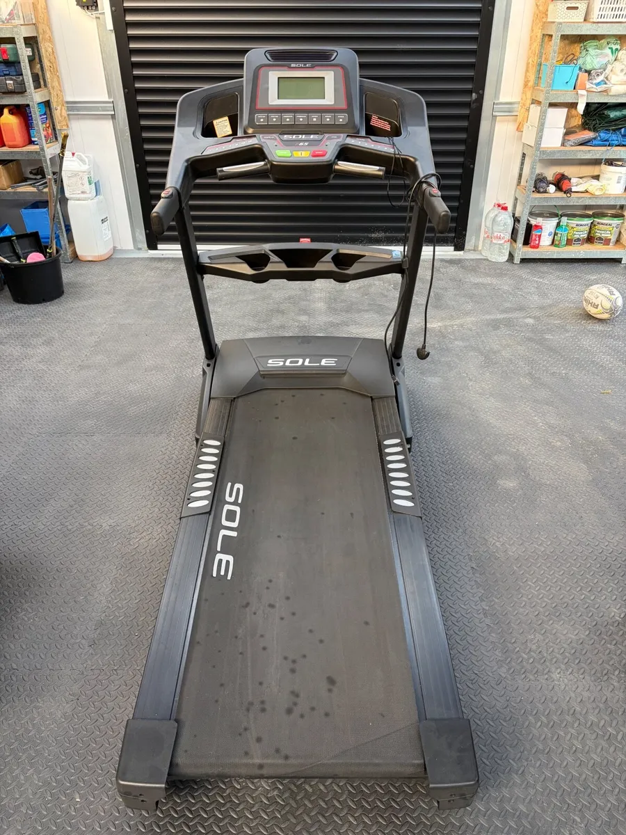 Sole F65 Treadmill - Image 4