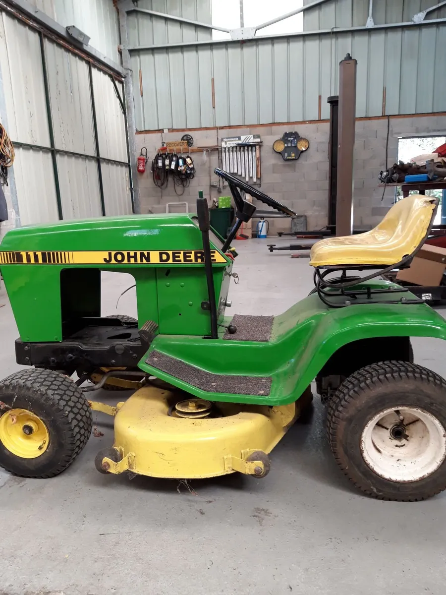 John Deere  111 mower - Image 3