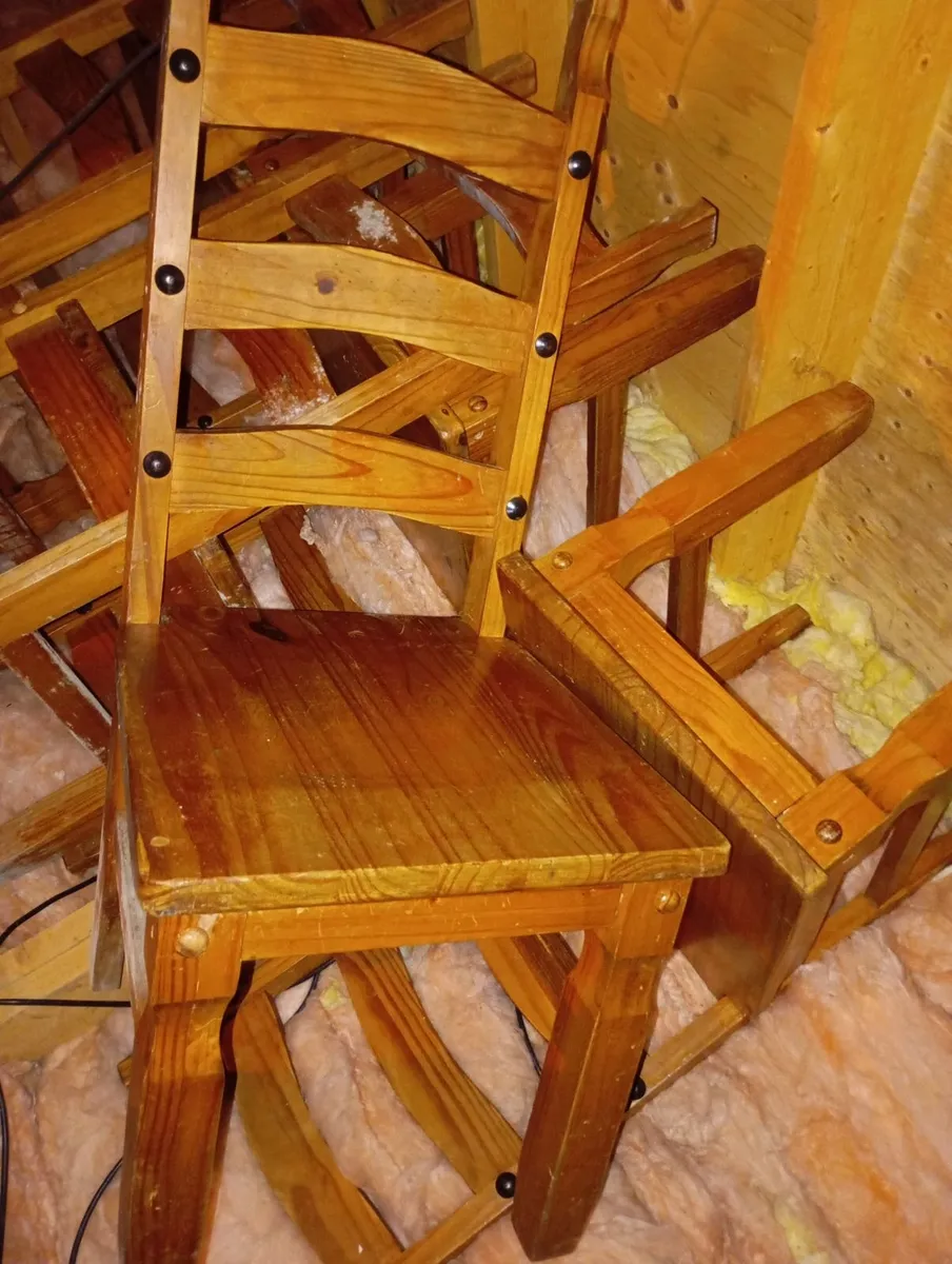 Expandable Table with matching 6 chairs - Image 4