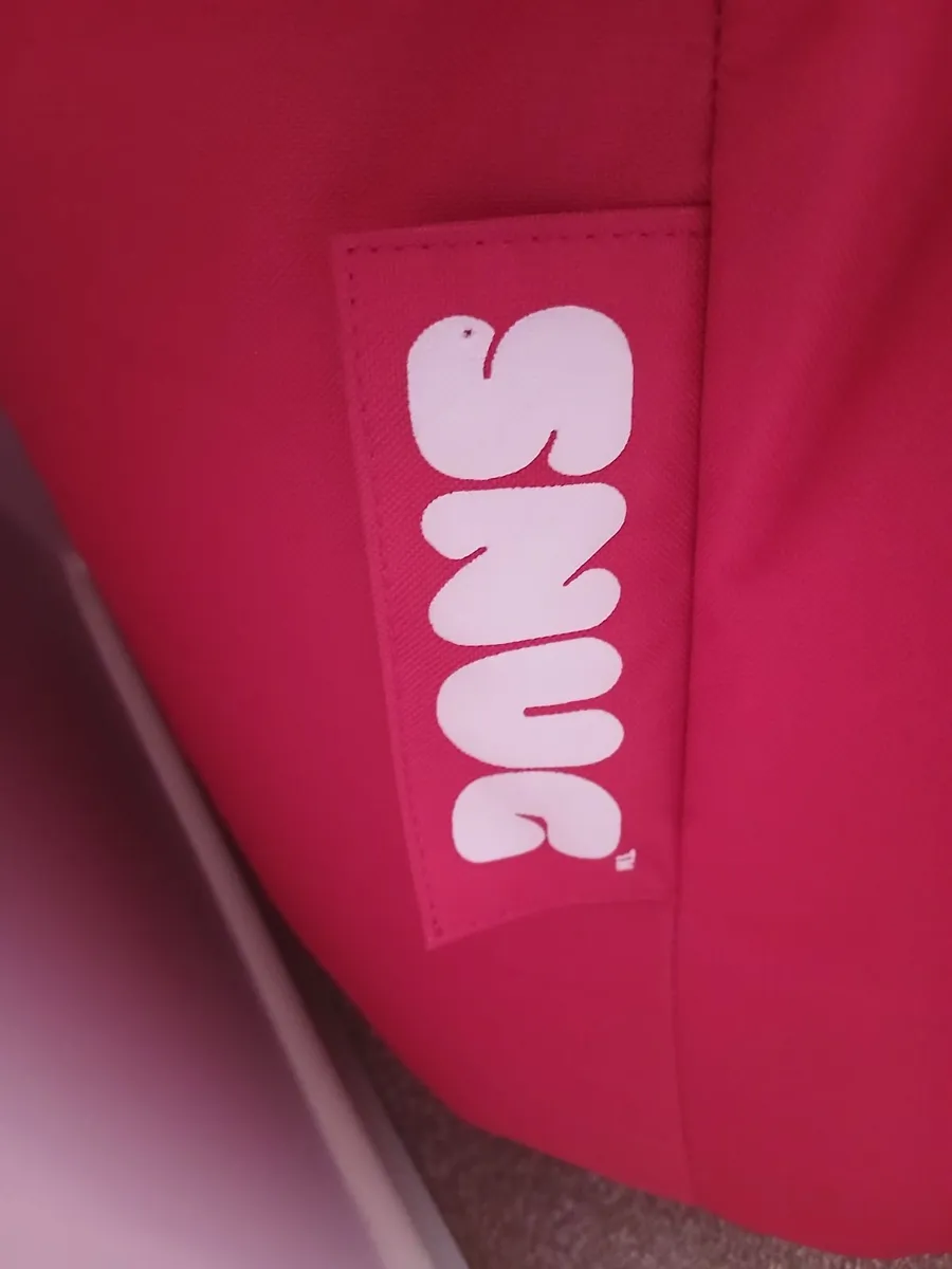 Red Snug bean bag - Image 2