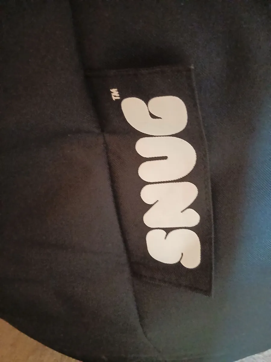 Black snug bean bag - Image 2