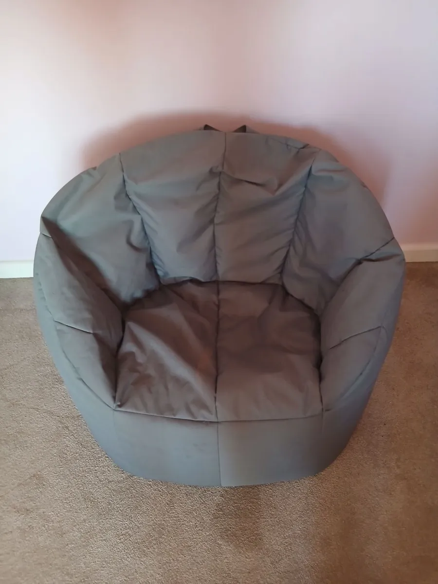Grey snug bean bag - Image 1