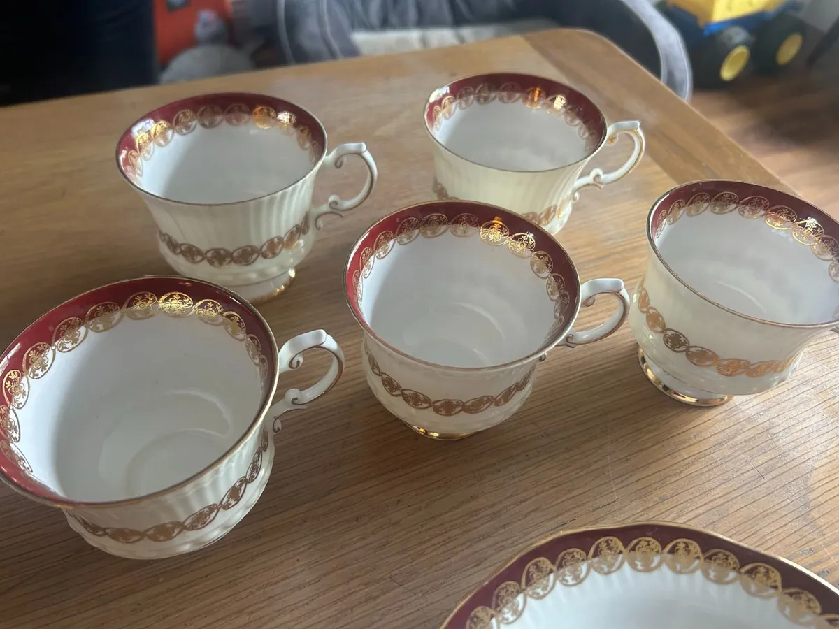 Vintage Elizabethan Burgundy & Gold Tea Set - Image 1